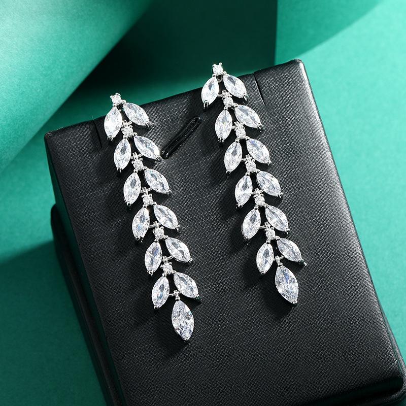 Niche design high-end crystal stud earrings, zircon wheat ears, fringed earrings, women's high-end temperament long earrings.
