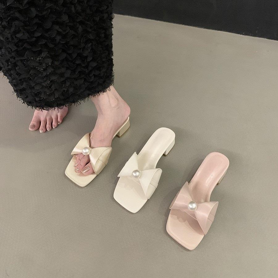 Pink fairy pearl bow thick heel cool slippers female summer wear fashion slippers 2025 summer new