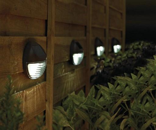 Lampa Solarna Led Naświetlacz Kinkiet Ogrodowy