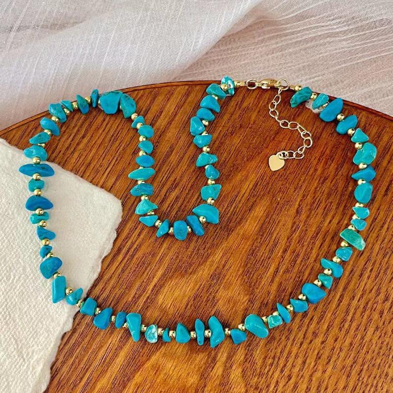 

Современное бирюзовое ожерелье-чокер из битого камня, стильное и элегантное, с простым, но красивым дизайном. dark green