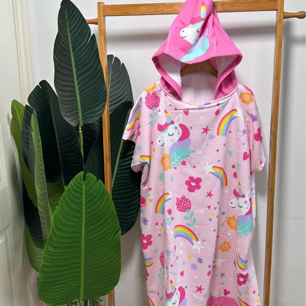 Children's Hooded Bath Towel: Antibacterial, Quick-Drying, Wearable Cloak for Bath or Beach.