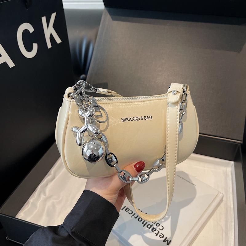 Super fire small bag women's retro versatile 2025 new fashion shoulder messenger bag women's popular underarm small square bag