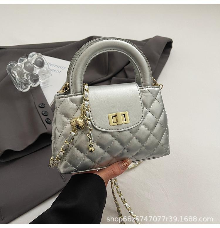 Xiaoxiangfeng Chain Handbag Women's 2025 New Trendy Fashion Diamond Commuter Bag High-end Niche Messenger Bag