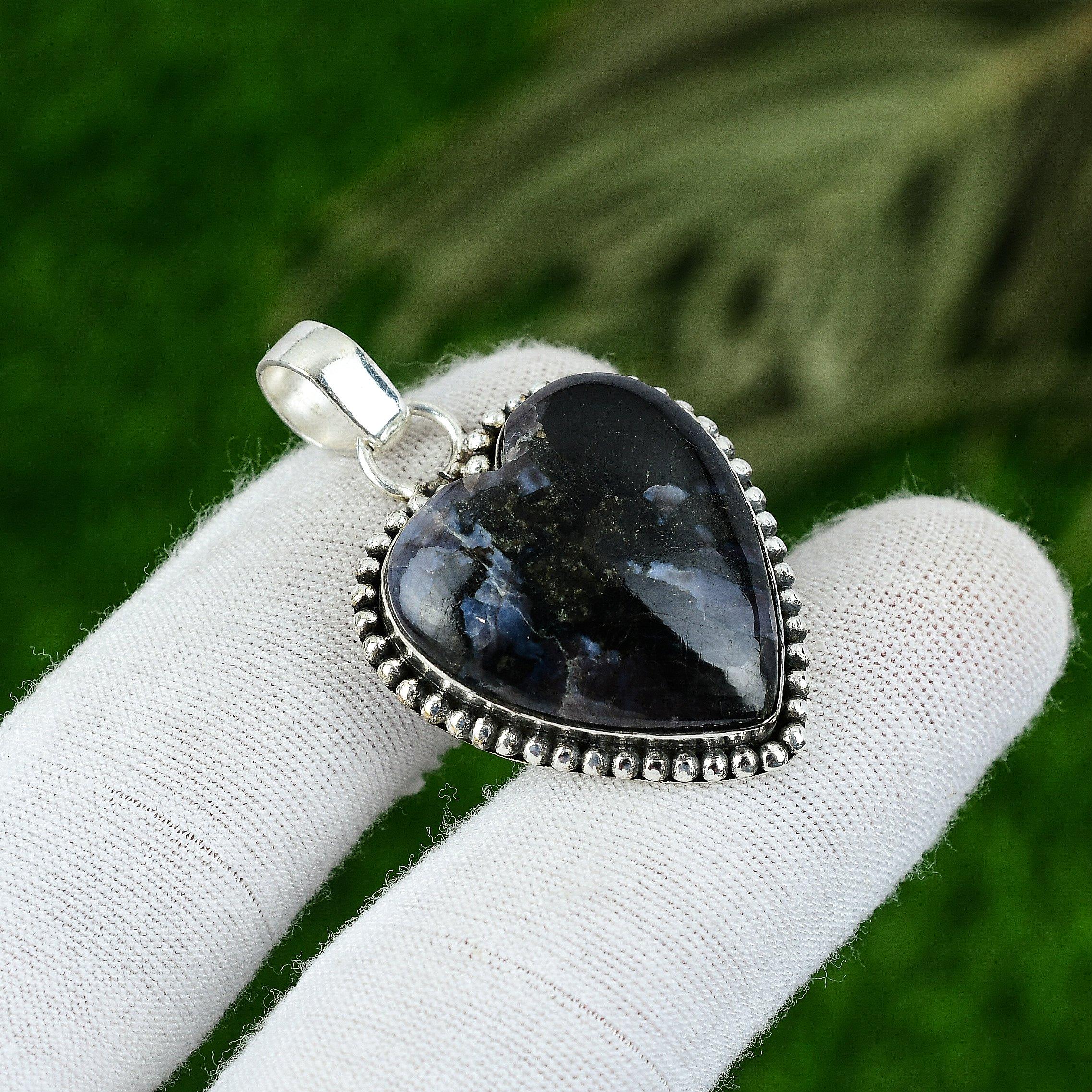 

Подвеска из натурального мистического мерлинита, черное серебро 925 пробы