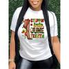 Europäische Größe Damen Freizeit 'Stepin' Into Juneteenth' Muster T-Shirt - Kurzarm, Rundhalsausschnitt, Weiß mit bunten Buchstaben und Stiefel-Design
