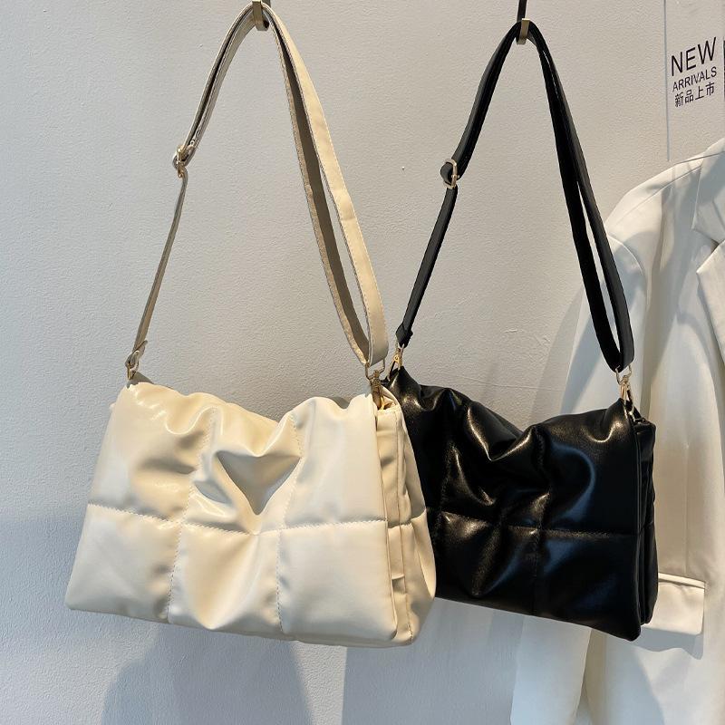 Premium sense niche down large capacity large bag women's bag 2025 new trendy autumn and winter texture messenger bag versatile