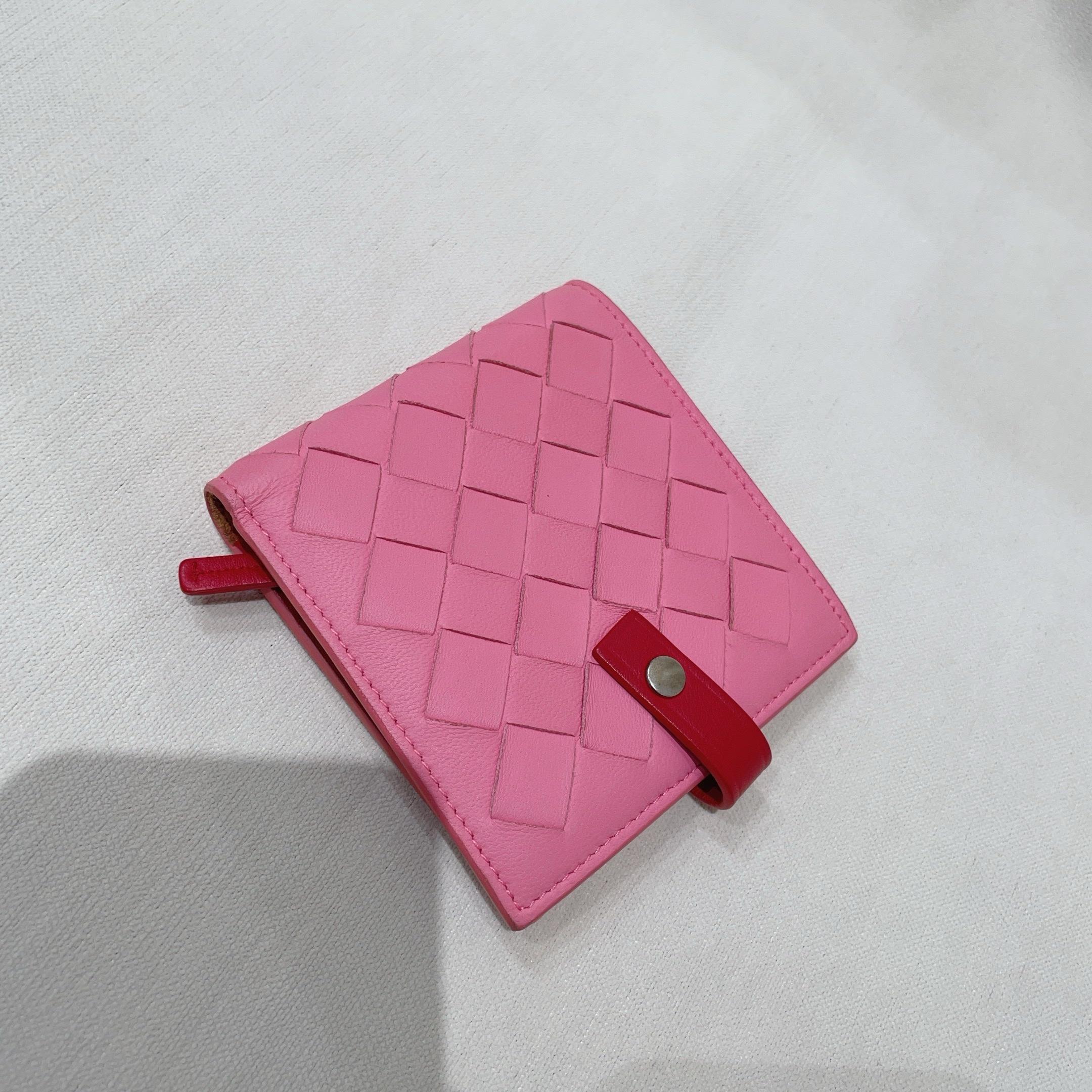 [Pre-Owned] Intrecciato Woven Double Fold Mini Lambskin And Cowhide Wallet - Excellent #OW21D4 ONE SIZE