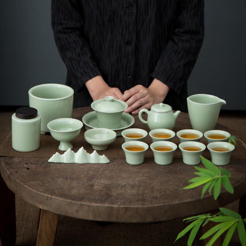 

Премиальный китайский чайный сервиз Hongyu Heritage из 17 предметов