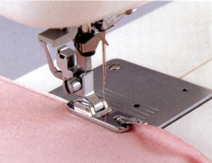 

Brother presser horizontal for 7mm 3-roll hook