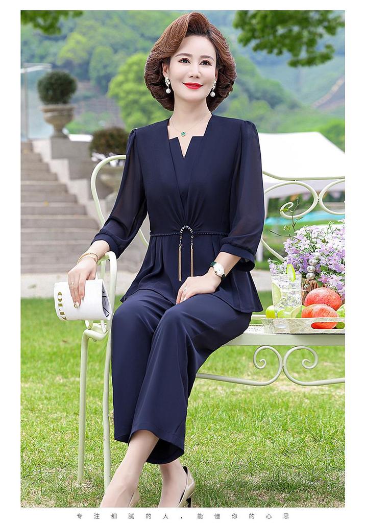 Elegant Spring Suit: Stylish Two-Piece Top Set for Middle-Aged and Elderly Women