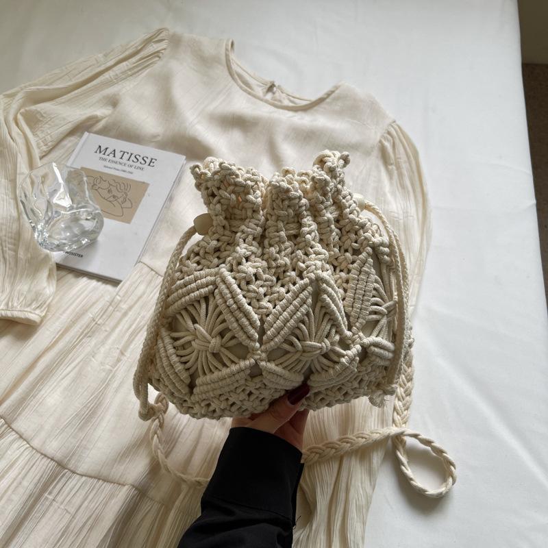 Simple Woven Straw Bag New Fashion Niche Design Crossbody Bucket Bag Seaside Beach Bag