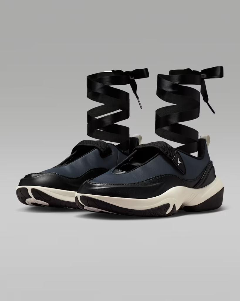 IB8597-001 Nike Jordan Pointe Black Sail (Women's)