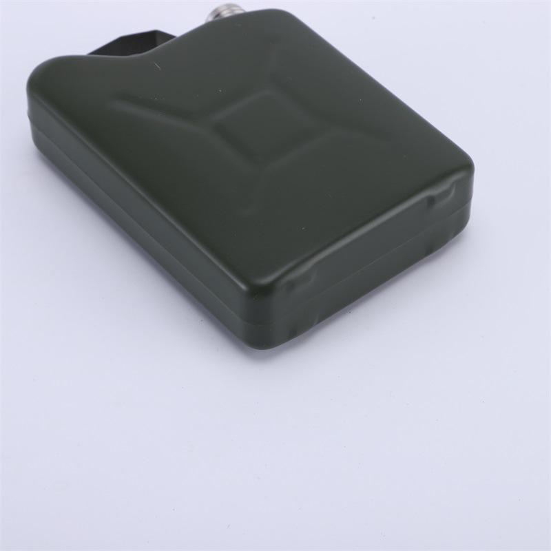 Kompakter 5oz Personalisierter Edelstahl Flachmann in Ölfassform für den Außenbereich