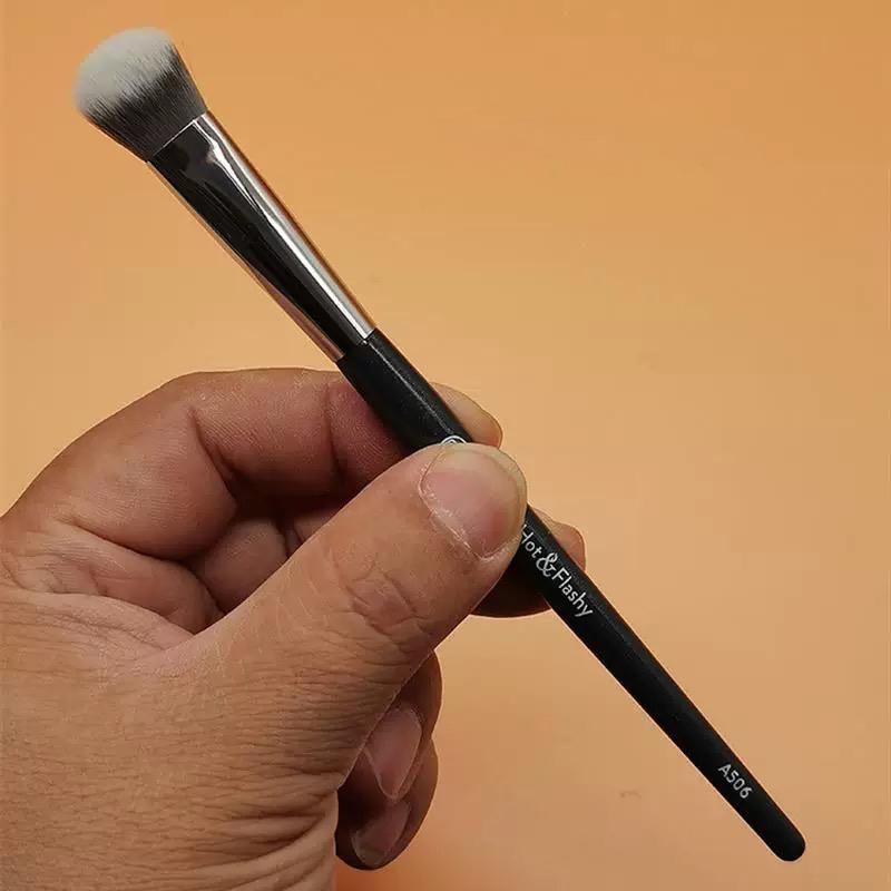 1 stuks 101 Gevormde Foundation Make-up kwasten Schuin Vloeibare Basis Concealer Make-up kwasten Rood houten handvat cosmetische tools 506