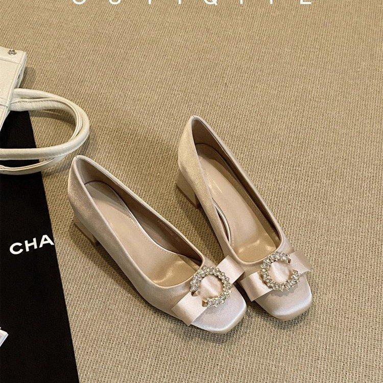 

Sheepskin version~ French gentle matching skirt thick heel light mouth single shoes women s spring bow satin square head high heels 40 абрикосовый