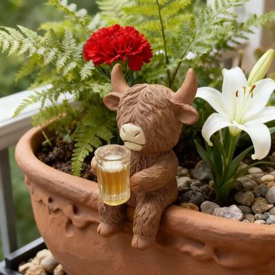 Drinking Highland Cow Figurine Holding Wine Beer Cup Highland Cattle Statue Resin Animal Sculpture Outdoor Garden Flower Pot Hugger Ornament