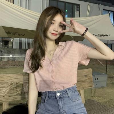 French V-neck Short Sleeved Shirt for Women with A Sweet and Chic Design Short Top