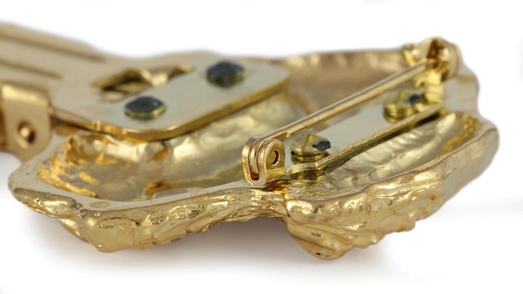 Grand Griffon Vendéen, Large Vendéen Griffon – Brooch with a clip, gold-plated holder for a start number | Art-Dog