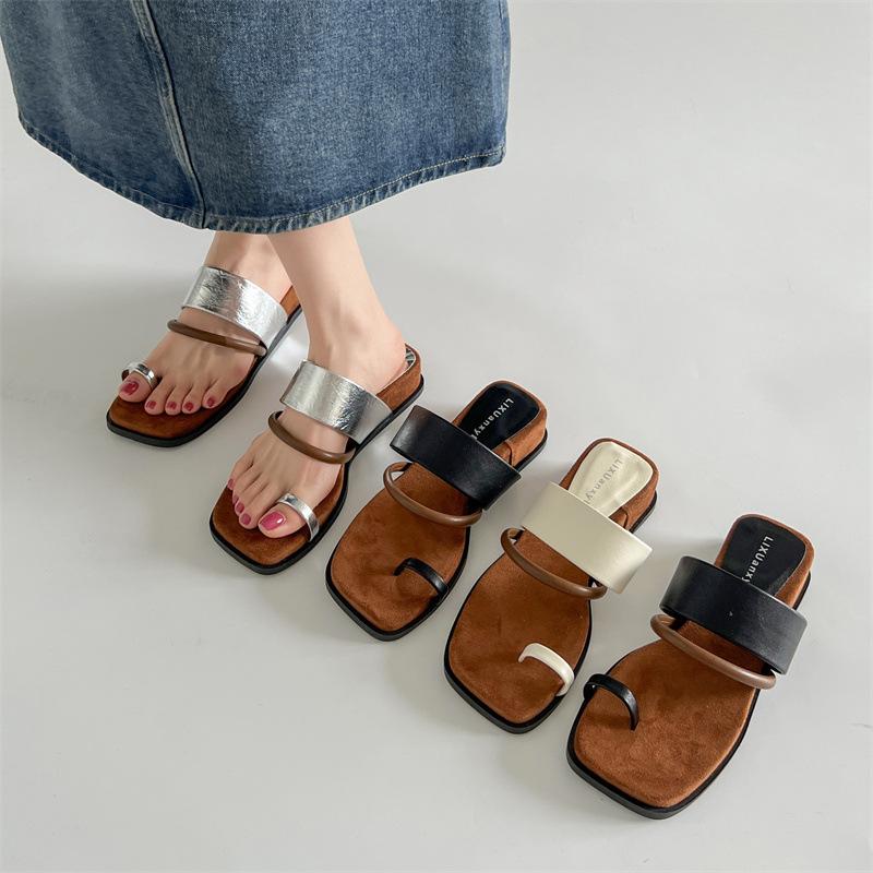 Fashion temperament retro French wedge heel one-word slippers women's summer wear 2025 new versatile Roman cool slippers