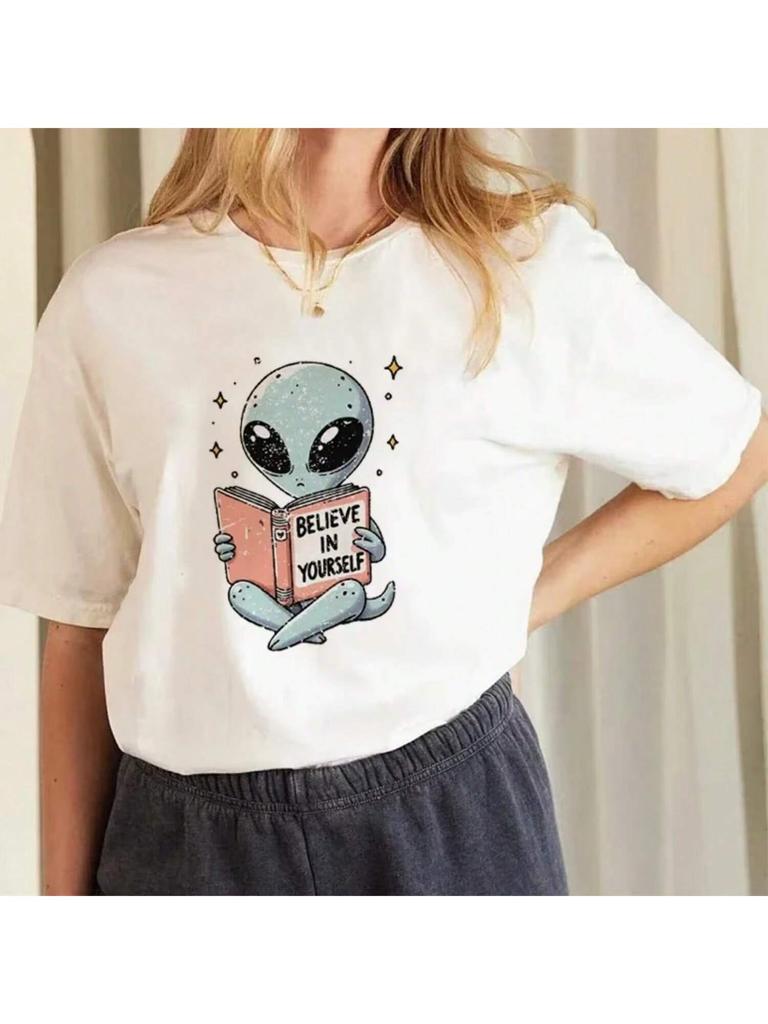 Funny Alien Graphic Tees Women Vintage Tops Introverted Book Club Retro T-Shirts Cute Aesthetic Bookish T Shirt Book Lover Gifts
