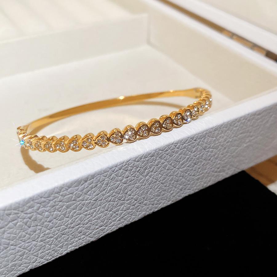 Stainless Steel Sparkling Zircon Heart Bracelet 2026 New Luxury Temperament Bangle for Women