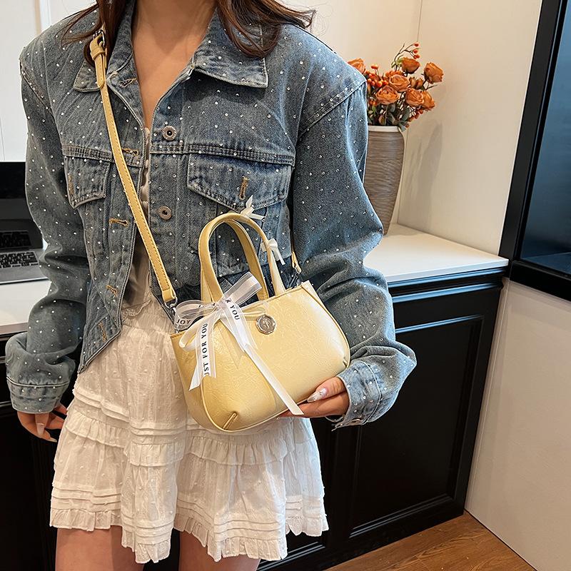 Premium sense niche bag women's 2025 spring new popular versatile messenger bag portable bucket bag