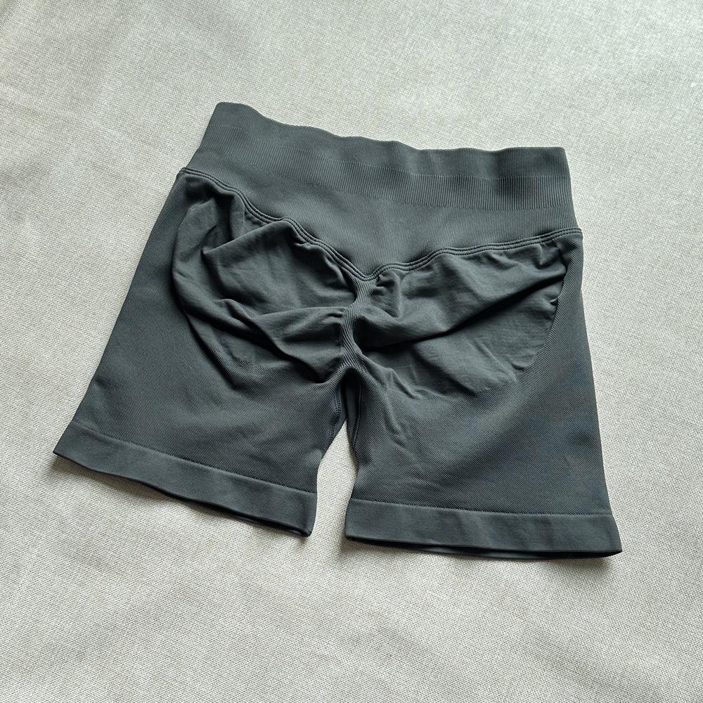 DFYNE Candy Color Raffung Nahtlose Yoga-Shorts - Dreiteiliger Bund, Enge Passform