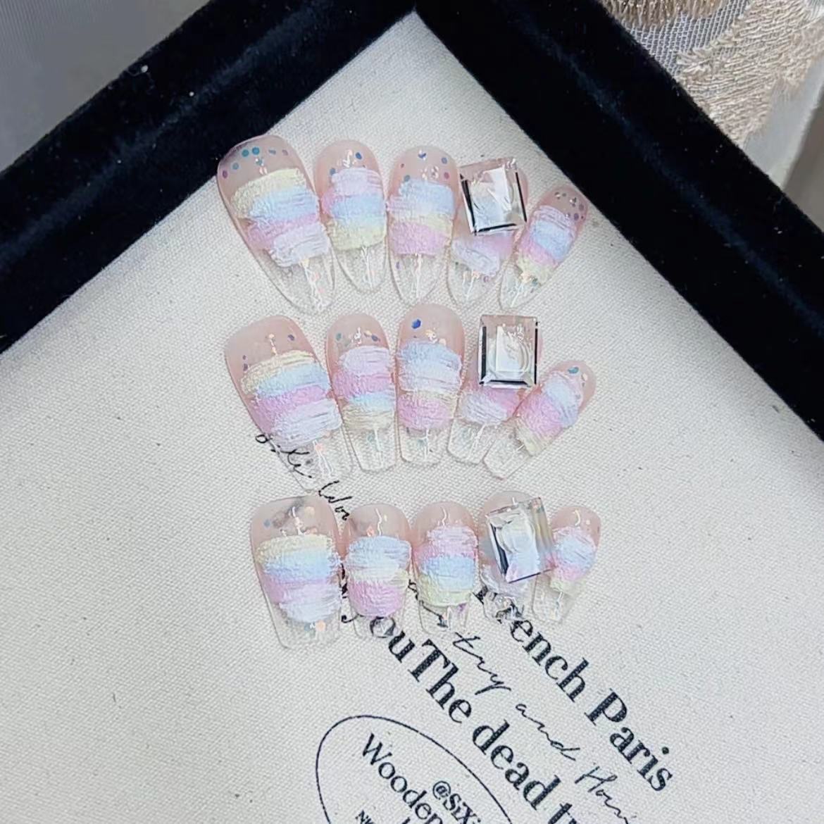 

Чисто ручная работа Фототерапия Носимая броня Лед запечатан Любовь Оригинальный готовый продукт Многоразовая накладка для нейл-арта Large L