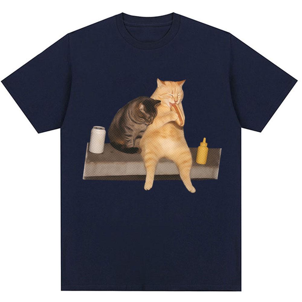 Funny Cat Eating Hot Dog Meme T-shirts Men Women Fashion Vintage Humor T-shirt Oversized Cotton Casual Kawaii T Shirt Streetwear