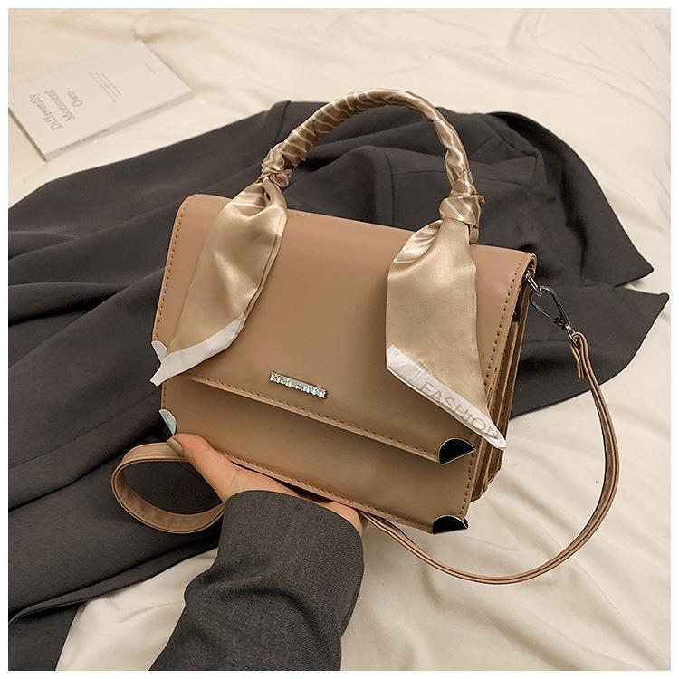 

Тенденційна модна сумочка через плече сумка жіночна дорожня сумка літо 2024 нова маленька квадратна сумка під пахвою через плече хакі