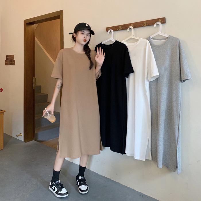 Sommerkleid mit Schlitz für Damen in Übergröße - Lockere Passform, Rundhalsausschnitt, Unifarben, Mittellang, Kurzärmeliges T-Shirt-Kleid über dem Knie.