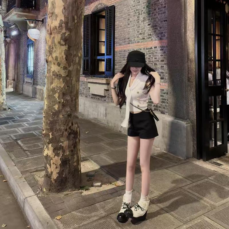 Black sexy ladies small fragrance knitted sleeveless vest, design sense slim short V-neck sleeveless top women2713#