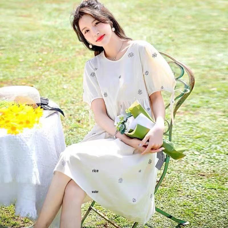 Summer Maternity Print Dress: Stylish Net Celebrity 2022 Collection - Lightweight and Advanced Design.