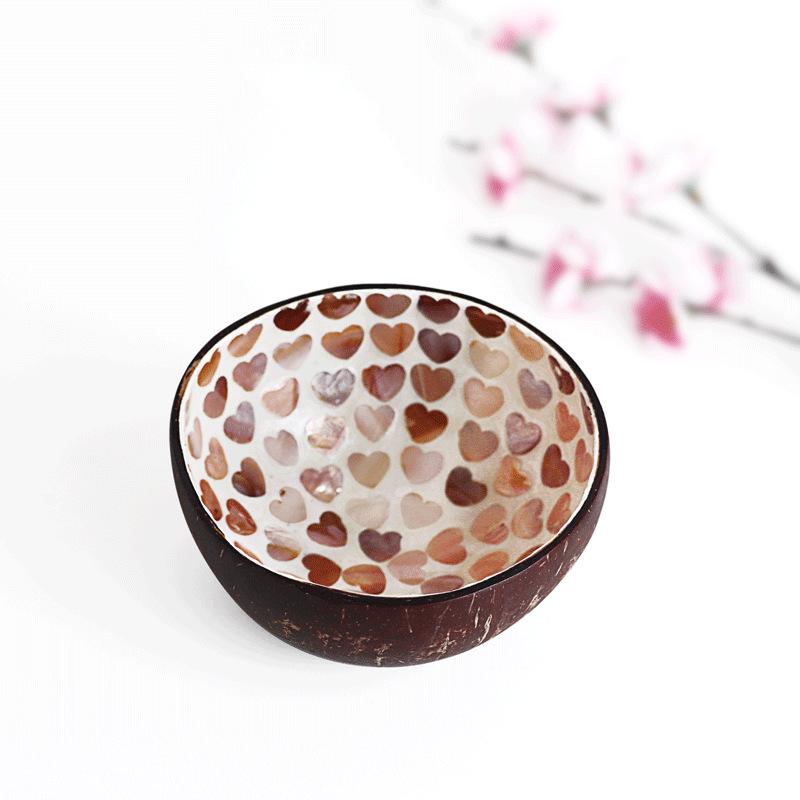 Ručně malovaná miska z kokosové skořápky: Design mušle pro úložný prostor na klíče ve vstupní hale nebo pro servírování salátu