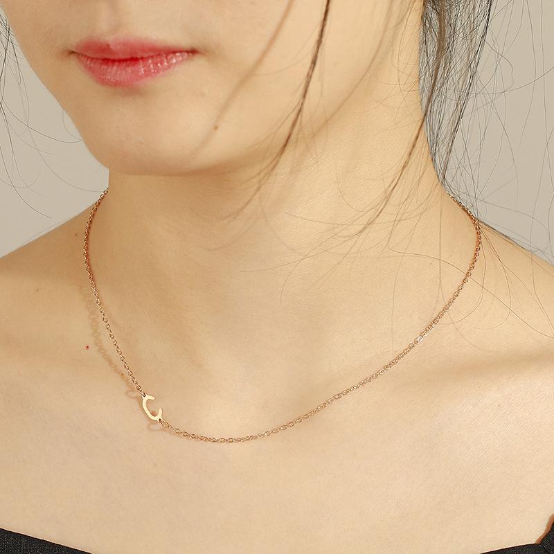 A-Z Letter Choker Necklace Personalized Alphabet Side Pendant Jewelry Gift for Birthday and Fashion Accessories