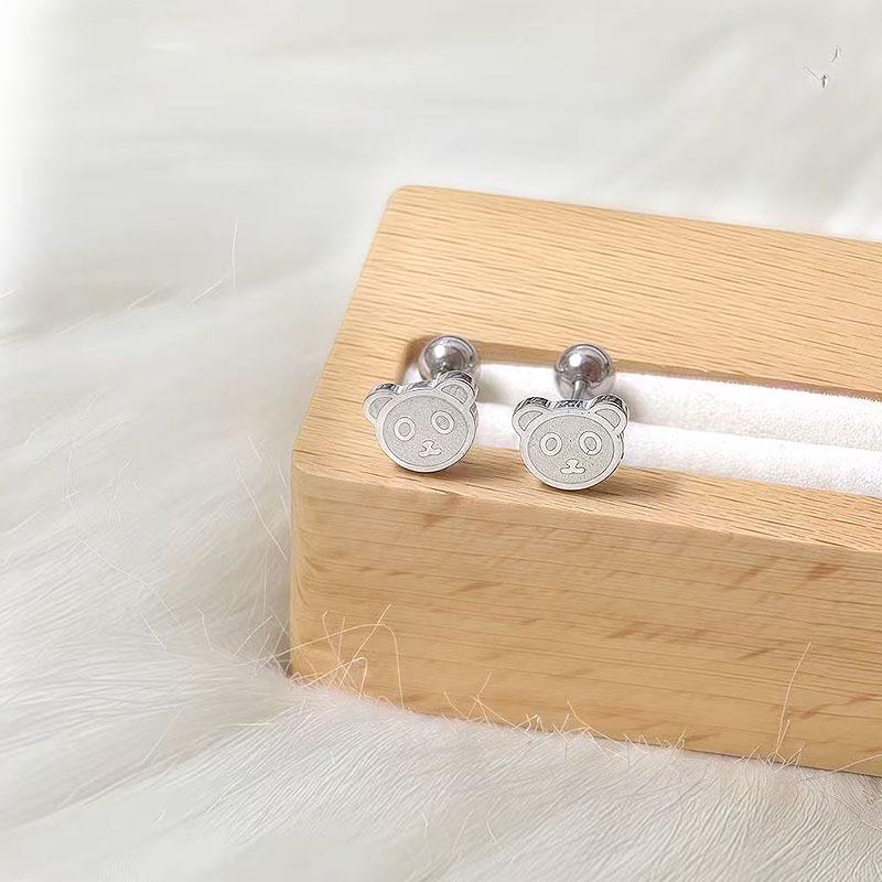

Versatile Bear Stud Earrings & Four-Leaf Clover Ear Cuff in 18K Gold-Plated Titanium Steel