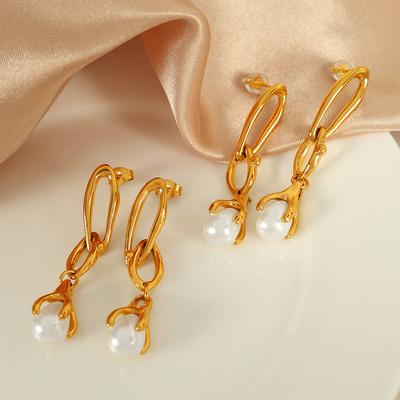 Plated 18K Metal Texture Chain Creative Grab Clip Design Elegant Pearl Accessories Long Women's Earrings