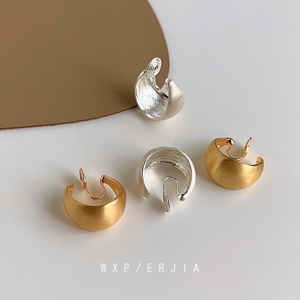 Elegant Gold-Plated Mosquito Coil Ear Clip: Matte Brushed Korean-Japanese Style Non-Pierced Earrings for Women