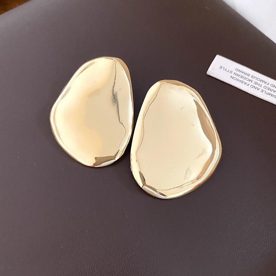 

European and American silver needle smooth oval stud earrings fashion exaggerated ins style earrings light luxury high-end earrings women