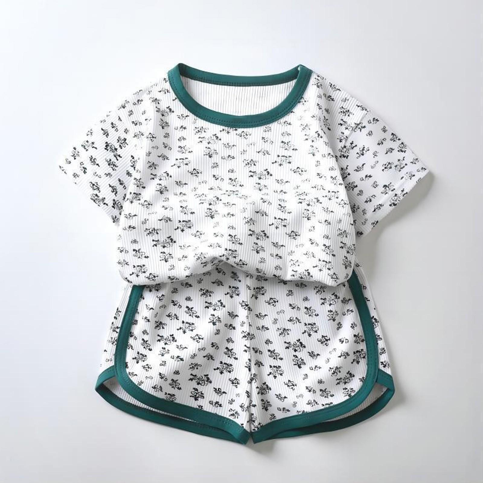 

Детский комплект из круглых штанов с тремя мультяшными головами медведя и короткими рукавами 80 зелёный