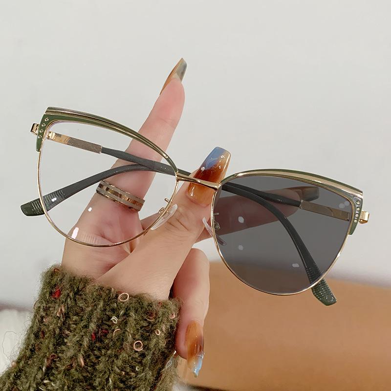 Stylish Metal Cat-eye Glasses, Unique European and American Style Anti-blue Light Glasses, Photochromic Glasses for Women.