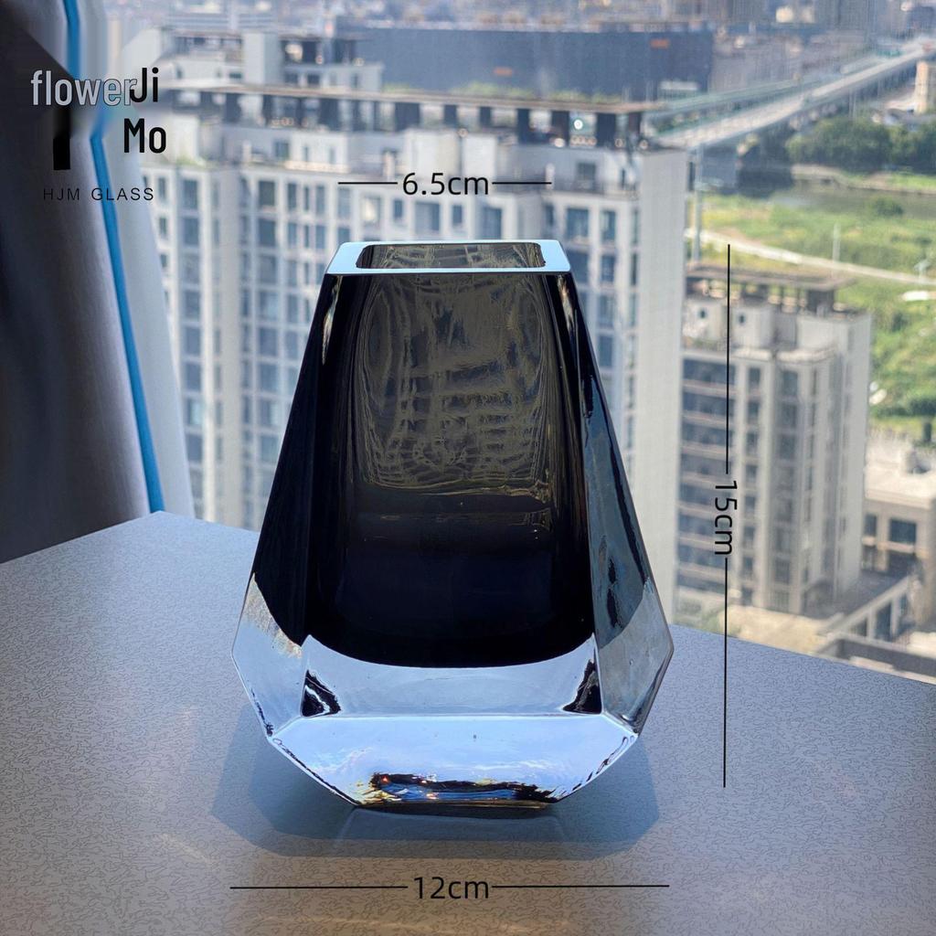 Nordic Light Luxury Crystal Vase: Elegant Ornament for Villa, Hotel, or Living Room Floral Arrangements.