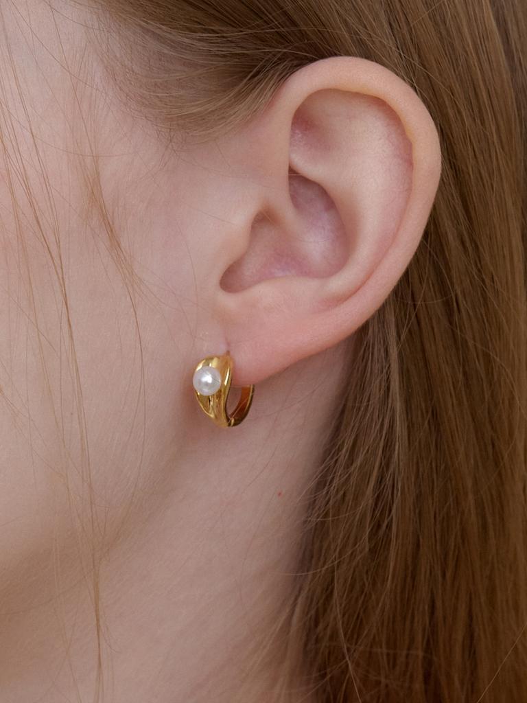 Primaute Bold Pearl Ring Earrings