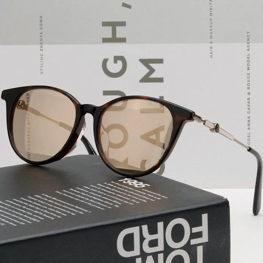 Sunglasses ML0226F 56U Mirror Round Black Horn-rimmed
