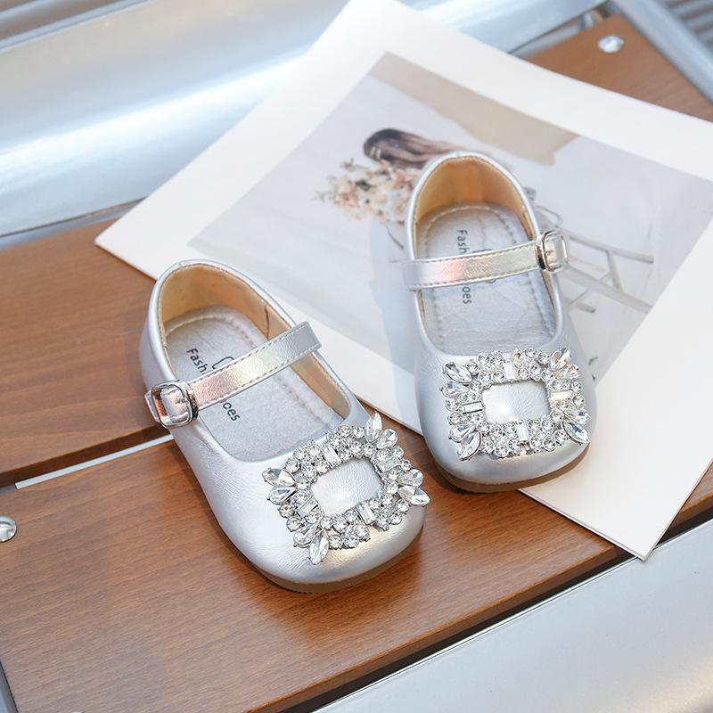 

Туфли кожаные для девочек-малышек, принцесса, блестящие, с кристаллами, детские балетки, ПУ, мягкая подошва, нескользящие, детская обувь для танцев, свадьба 2025, новинка 23 серебряный