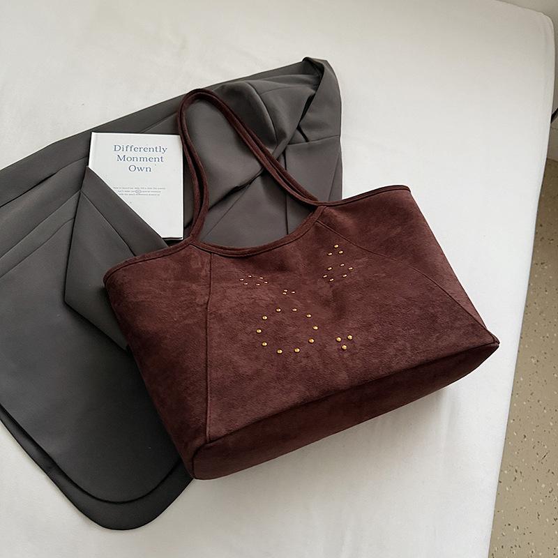 

Повседневная замшевая сумка большой вместимости женская 2025 осень новая ретро сумка-мессенджер для通勤 сумка-тоут