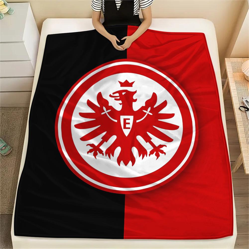 1 STuks Frankfurt Voetbal Print Flanellen Deken, Hoge Kwaliteit Alle Seizoenen, Woondecoratie, Warmte en Comfort, Perfect voor Kerstcadeaus