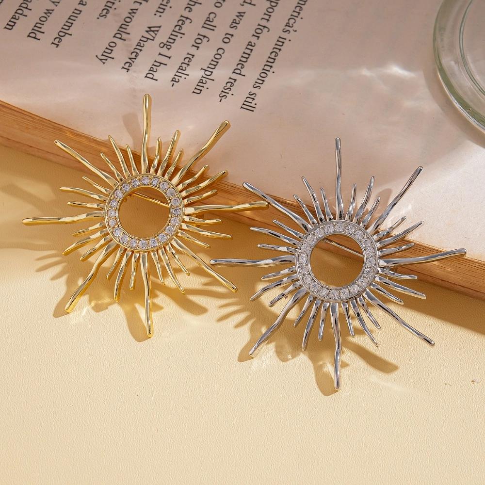 Banquet Zircon Sun Brooch Corsage Ornament Metal Glossy Brooch Long Hollow Sun Pin  Men/Women