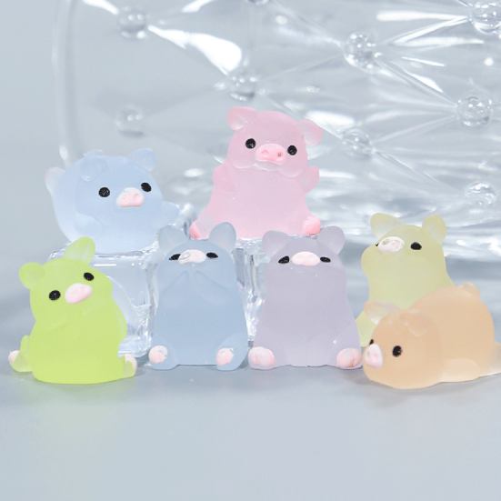 12ks barevné svítící figurky prasat Miniaturní kreslené prase Pryskyřičné ozdoby svítící ve tmě Roztomilé pryskyřičné řemeslo Socha zvířete DIY Mikrokrajinka