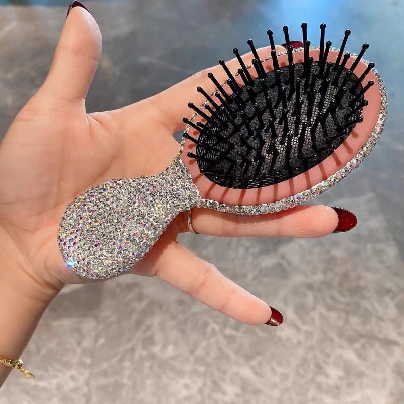 

Женская роскошная мини-расческа с воздушной подушкой, усыпанная бриллиантами, для домашнего использования, портативная и стильная.